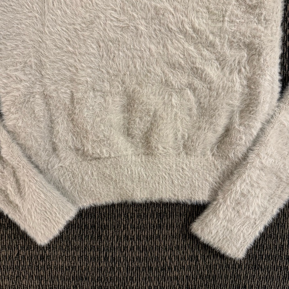 NWT Aritzia Sunday Best Fuzzy New Kitten Sweater Opal Grey - Picture 4 of 9